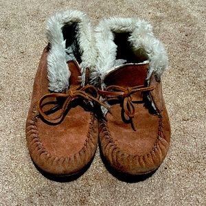 Furry slippers/moccasins